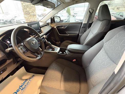 Used 2021 Toyota RAV4 XLE image 21