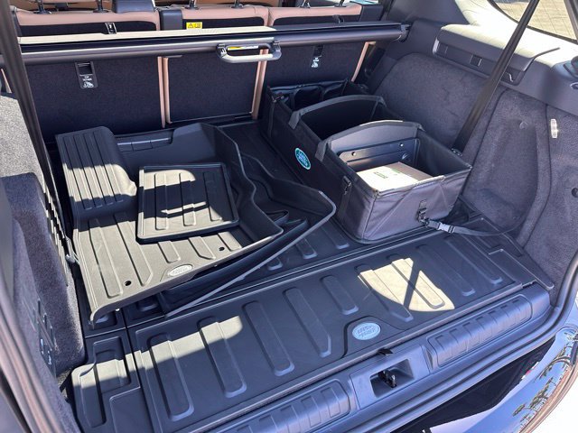 New 2026 Land Rover Discovery Limited Edition AWD/4WD image 21