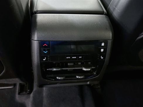 Used 2023 Jeep Grand Cherokee L Limited w/ Luxury Tech Group II AWD/4WD image 13