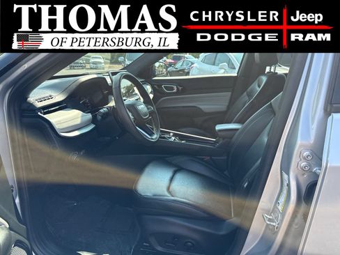 Used 2025 Jeep Compass Limited w/ Sun & Sound Group AWD/4WD image 11