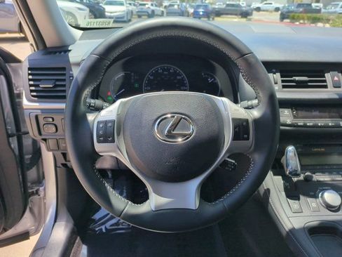 Used 2011 Lexus CT 200h Premium FWD image 18