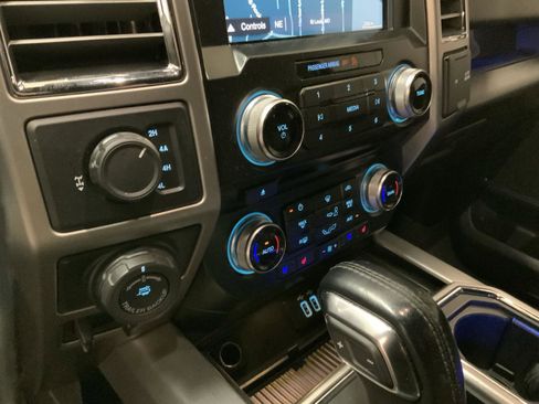 Used 2016 Ford F150 Platinum w/ Equipment Group 701A Luxury AWD/4WD image 25