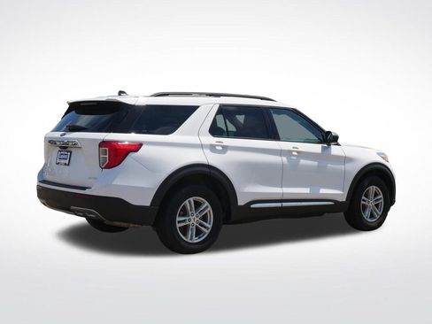 Certified 2024 Ford Explorer XLT AWD/4WD image 3