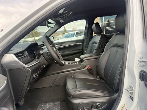 New 2026 Jeep Grand Cherokee L Limited w/ Luxury Tech Group II AWD/4WD image 13