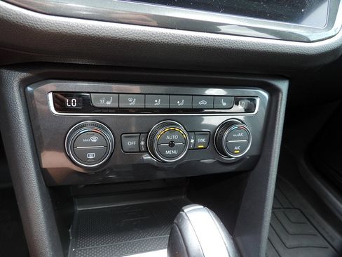 Used 2020 Volkswagen Tiguan SEL AWD/4WD image 22