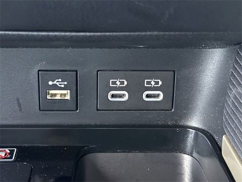 Used 2025 Toyota Camry SE w/ Convenience Package image 23