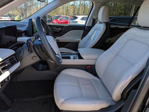 Certified 2025 Lincoln Aviator Reserve image 24