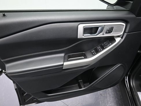 Used 2022 Ford Explorer Limited w/ Equipment Group 301A image 9