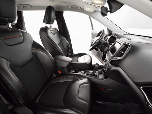 Used 2020 Jeep Cherokee Trailhawk w/ Cold Weather Group image 26