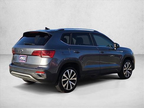 Used 2024 Volkswagen Taos SE FWD image 5