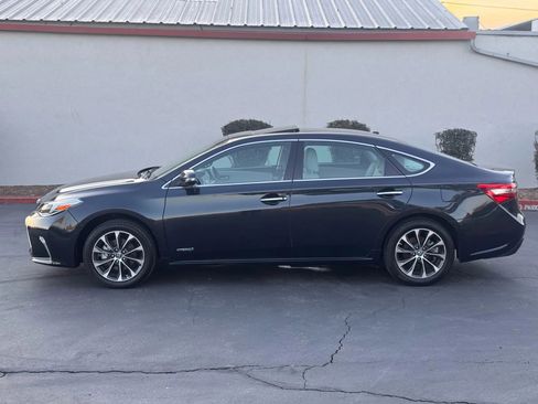 Used 2018 Toyota Avalon XLE Plus image 3