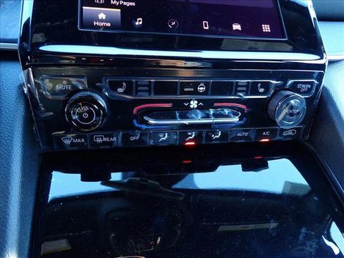 New 2025 Jeep Grand Cherokee Altitude image 18