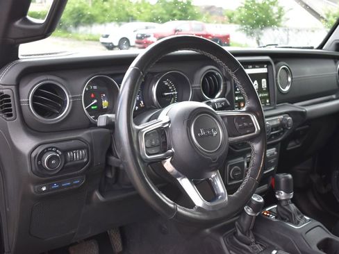 Used 2022 Jeep Wrangler Unlimited Sahara w/ Cold Weather Group AWD/4WD image 10