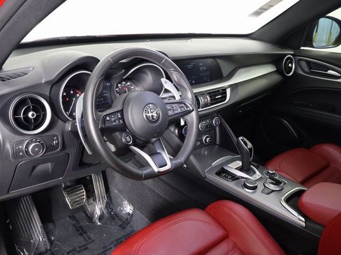 Used 2022 Alfa Romeo Stelvio Veloce image 7