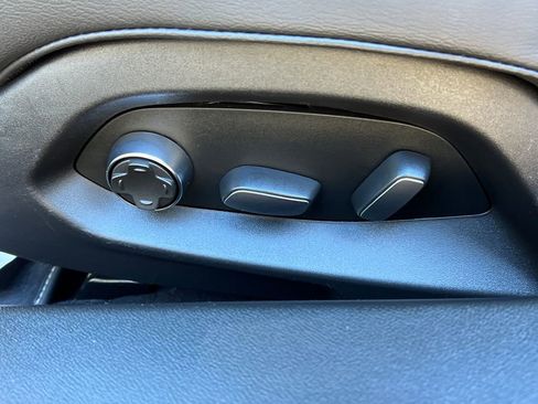 Used 2021 Chevrolet Corvette Stingray Premium Conv w/ Z51 Performance Package image 26