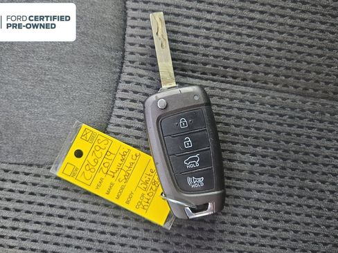 Used 2019 Hyundai Santa Fe SE AWD/4WD image 28