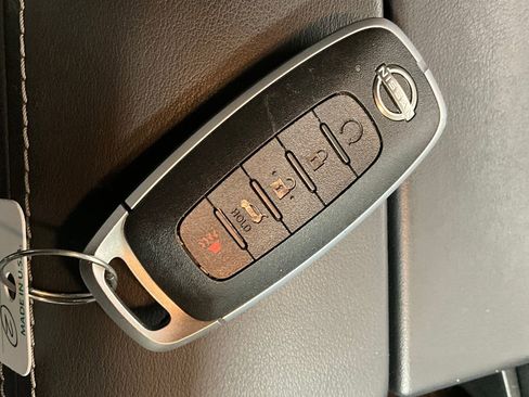 Used 2023 Nissan Rogue SL w/ SL Premium Package image 13