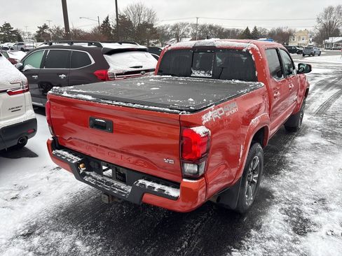 Used 2018 Toyota Tacoma TRD Sport image 3