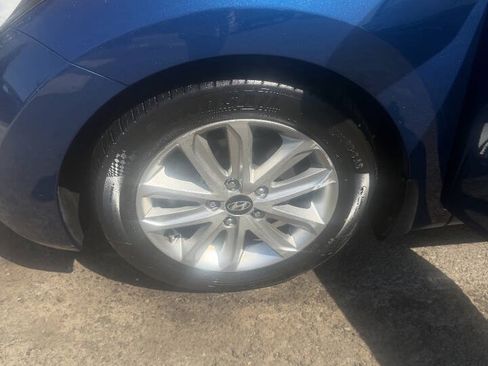 Used 2016 Hyundai Elantra SE w/ Option Group 02 FWD image 19