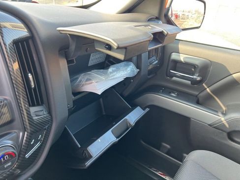 Used 2018 Chevrolet Silverado 1500 LT w/ Rally 2 Edition image 16