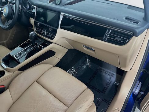 Certified 2023 Porsche Macan image 31