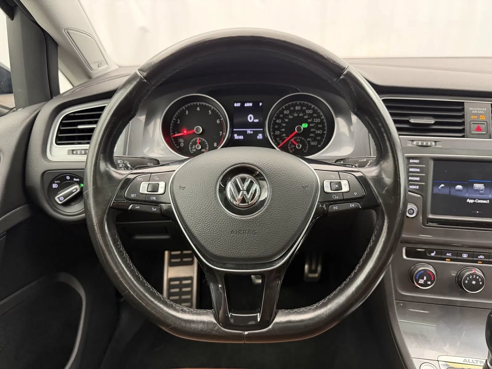 Used 2017 Volkswagen Golf Alltrack SE AWD/4WD image 12