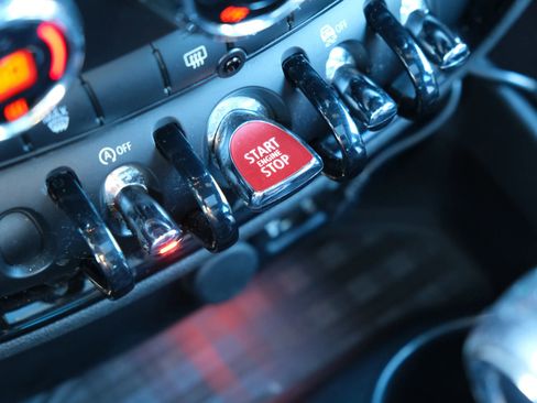 Used 2017 MINI Cooper Clubman Cooper Hatchback 4D image 44