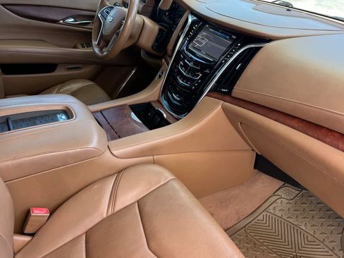 Used 2016 Cadillac Escalade ESV Platinum AWD/4WD image 19