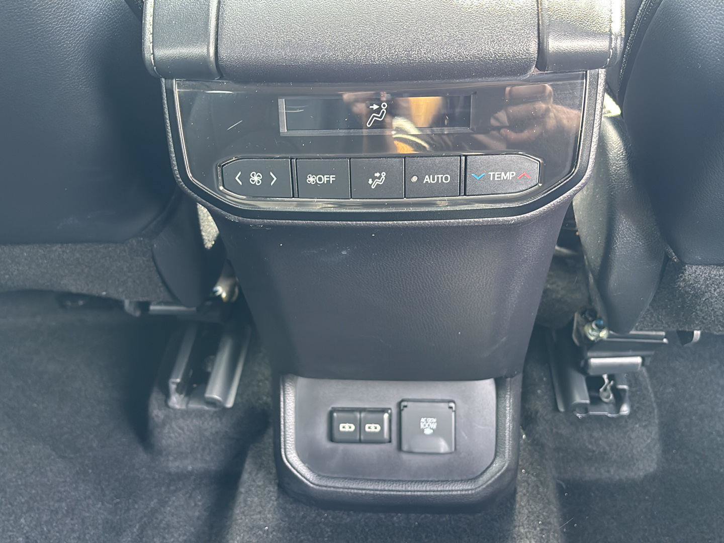 Used 2024 Toyota Highlander Limited AWD/4WD image 19