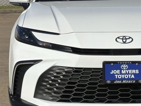 Certified 2026 Toyota Camry SE image 5