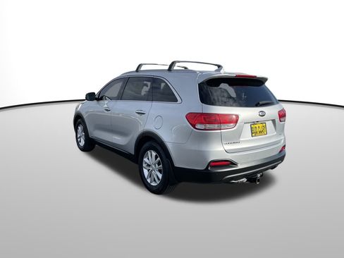 Used 2016 Kia Sorento LX w/ LX Convenience Package image 6