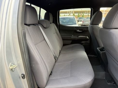 Used 2019 Toyota Tacoma TRD Off-Road AWD/4WD image 31