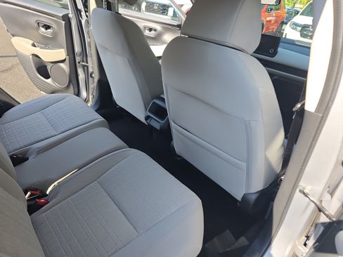 Used 2024 Honda HR-V LX image 11
