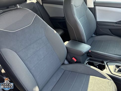 Used 2023 Volkswagen Taos SE w/ Panoramic Sunroof Package FWD image 25