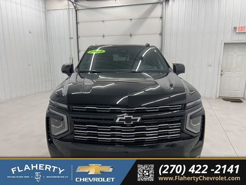 Used 2025 Chevrolet Suburban High Country image 7