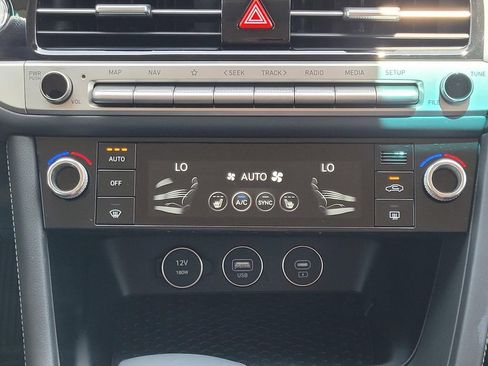 Used 2025 Genesis G70 2.5T image 19