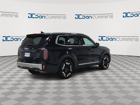 Used 2024 Kia Telluride EX w/ EX Captain's Chair Package image 9