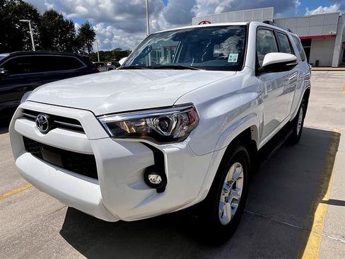 Used 2024 Toyota 4Runner SR5 Premium w/ Moonroof Package AWD/4WD image 9