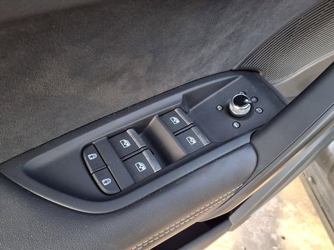 Used 2023 Audi Q5 e Premium Plus w/ Premium Plus Package image 12