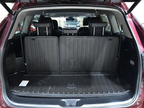 Used 2019 Toyota Highlander XLE AWD/4WD image 49