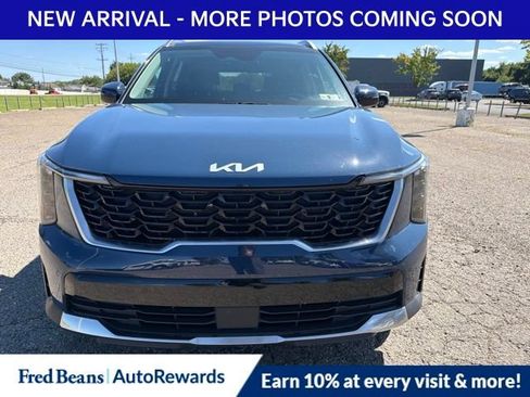 Used 2025 Kia Sorento S w/ Panoramic Sunroof Package AWD/4WD image 2