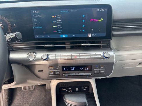 Used 2025 Hyundai Kona SEL image 18