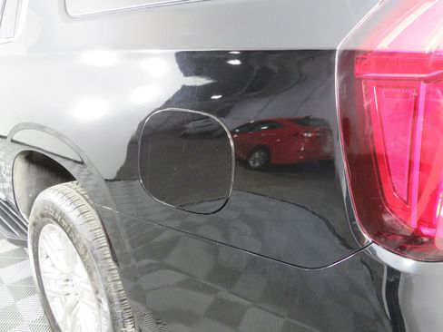 Used 2022 GMC Yukon XL Denali w/ Advanced Technology Package image 34