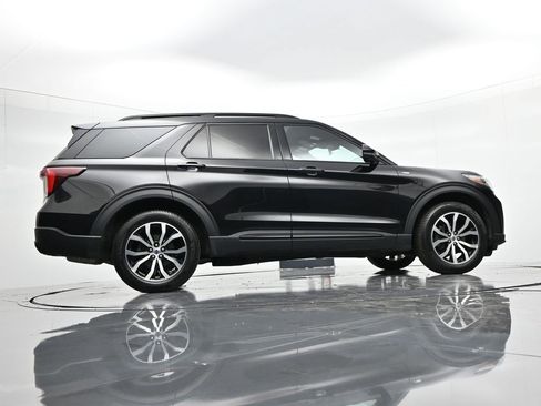 Used 2025 Ford Explorer ST-Line AWD/4WD image 28