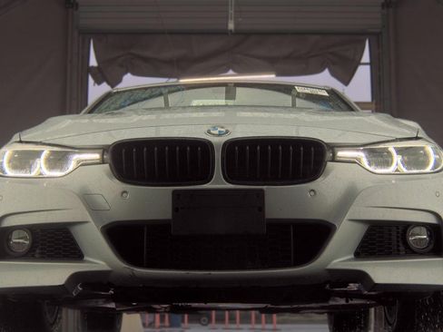 Used 2017 BMW 340i xDrive Sedan AWD/4WD image 2