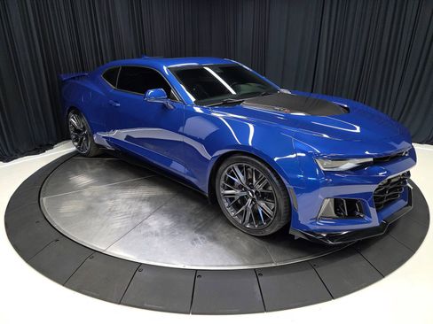 Used 2019 Chevrolet Camaro ZL1 RWD image 15