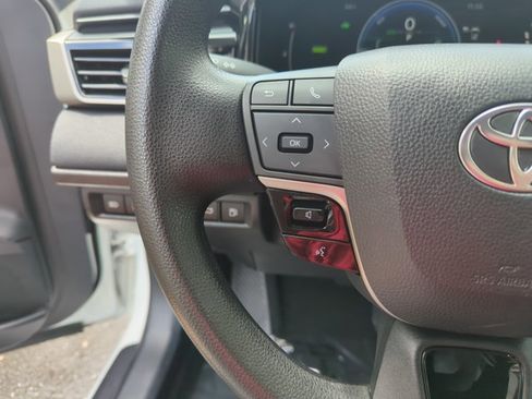 Used 2025 Toyota Camry LE image 15