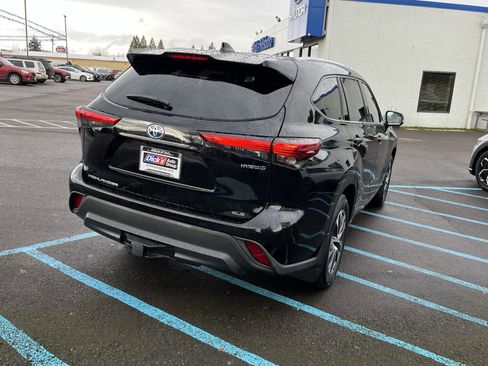 Used 2022 Toyota Highlander XLE image 5