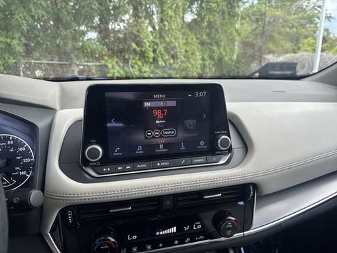 Used 2023 Nissan Rogue SV FWD image 21