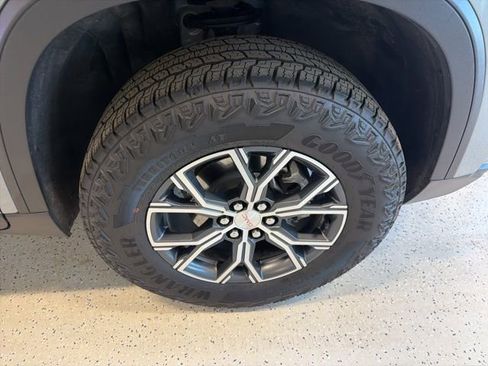 Used 2025 GMC Acadia AT4 AWD/4WD image 13